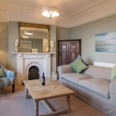 14 Market Cross Place - Beachfront Location With Lovely Sea Views - Aldeburgh Coastal Cottages Ngoại thất bức ảnh