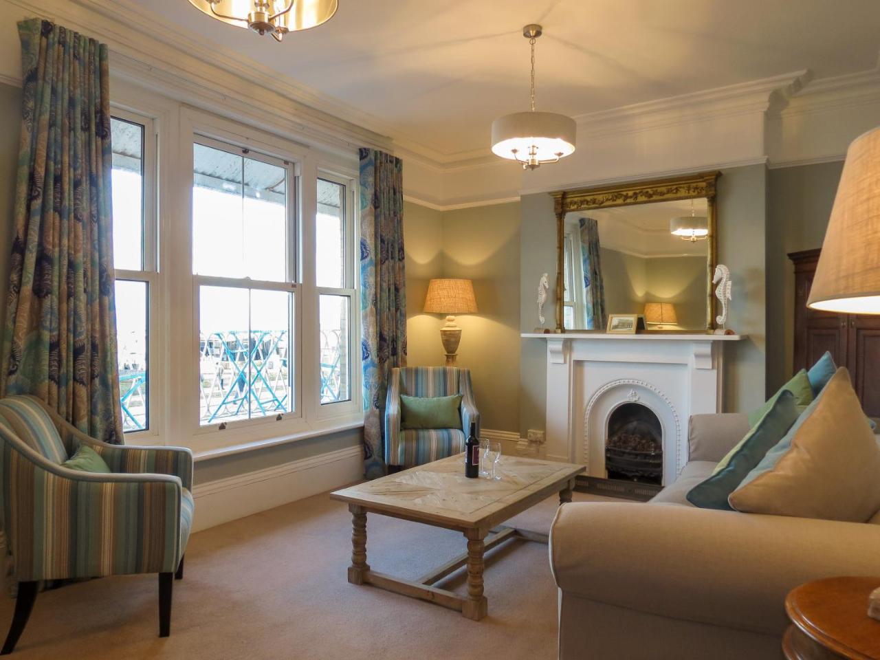 14 Market Cross Place - Beachfront Location With Lovely Sea Views - Aldeburgh Coastal Cottages Ngoại thất bức ảnh